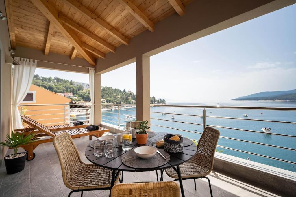 Seafront 2-Bedroom Apartment Nika - Rabac Εξωτερικό φωτογραφία