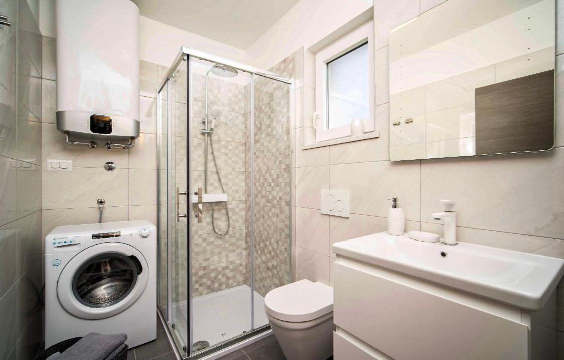 Seafront 2-Bedroom Apartment Nika - Rabac Εξωτερικό φωτογραφία