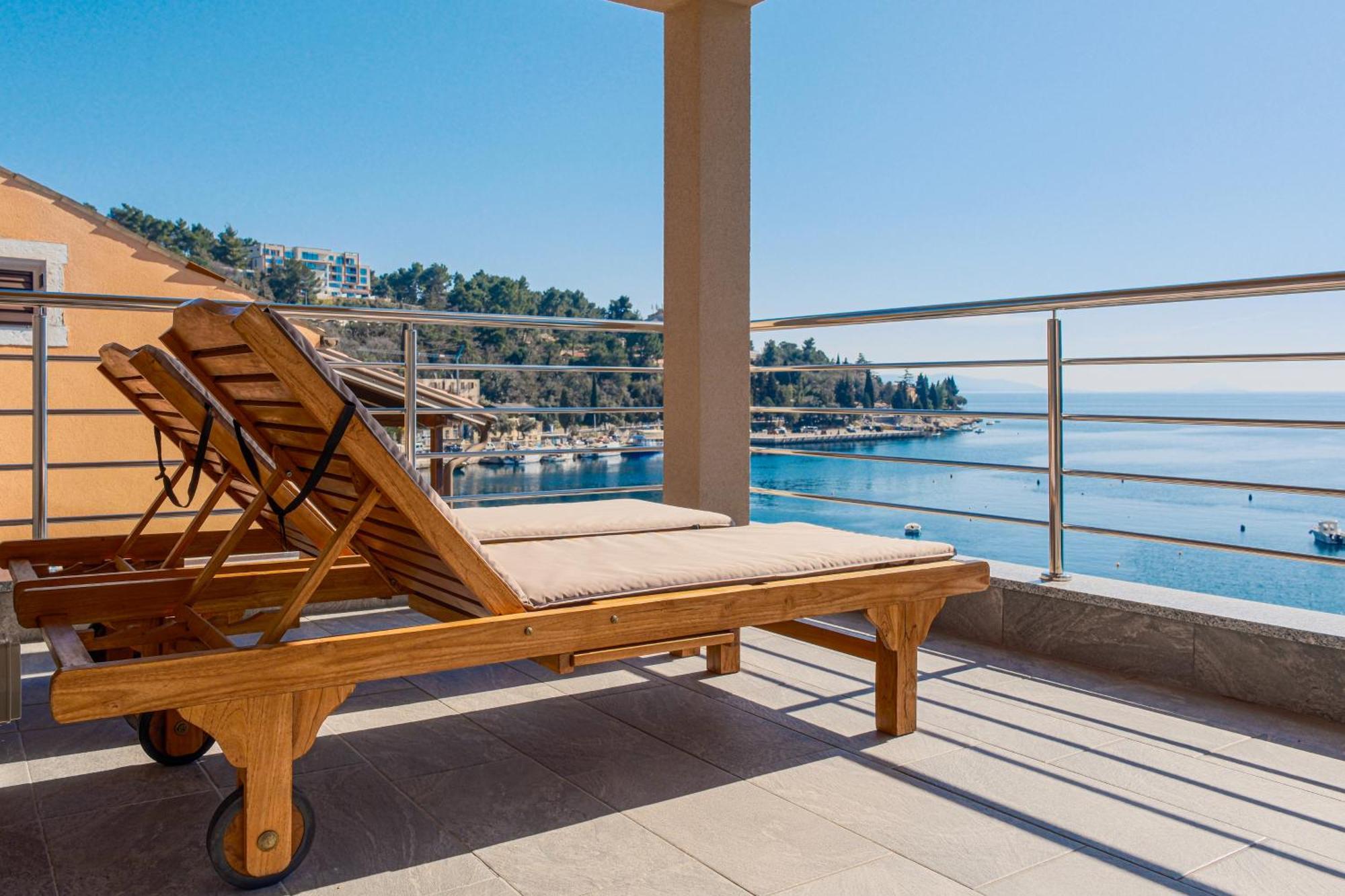 Seafront 2-Bedroom Apartment Nika - Rabac Εξωτερικό φωτογραφία