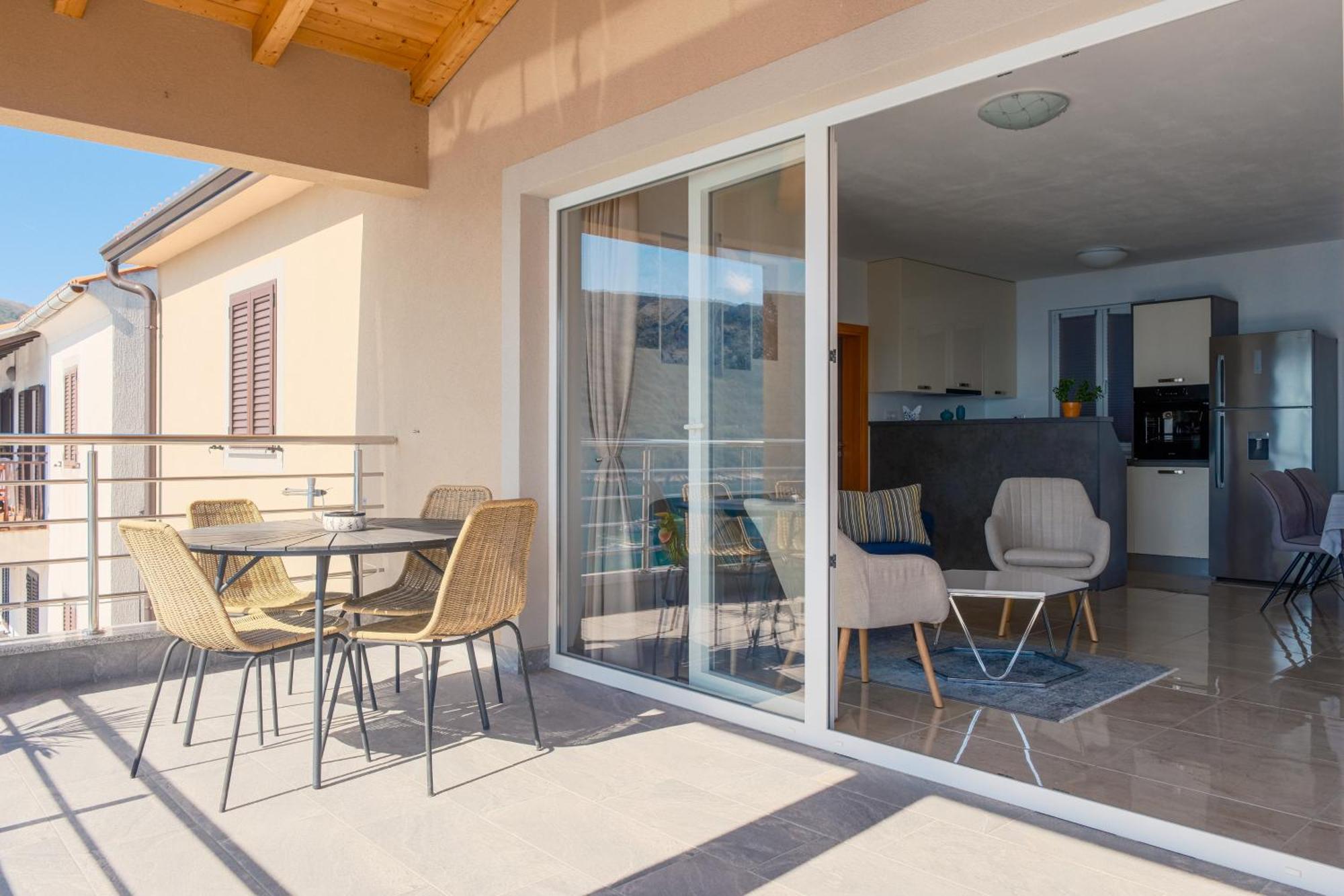 Seafront 2-Bedroom Apartment Nika - Rabac Εξωτερικό φωτογραφία